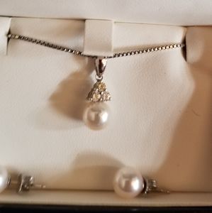 Pearl earings and necklace silver chain. Genuine p